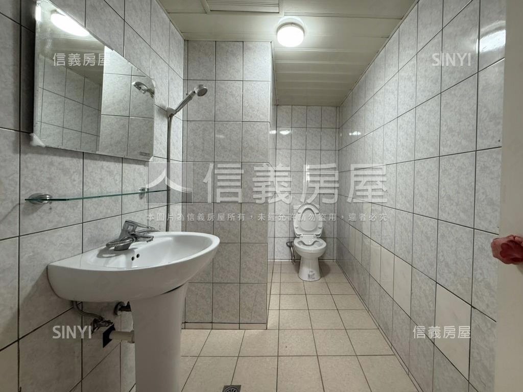 土城家樂福採光大三房車位房屋室內格局與周邊環境