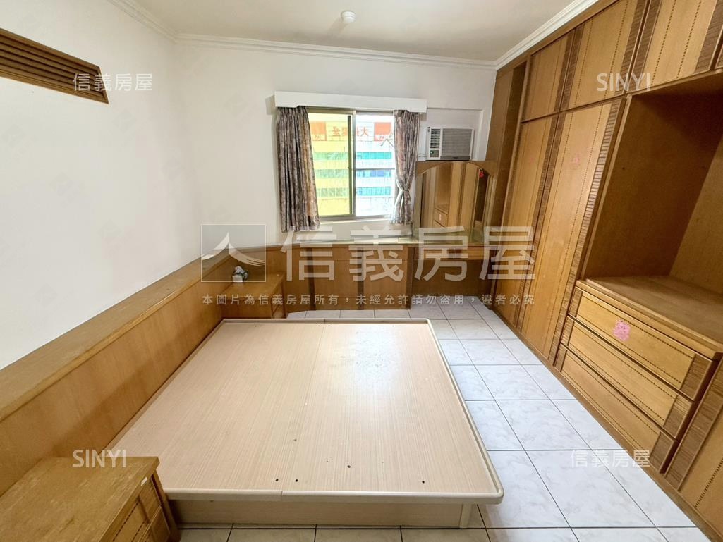 土城家樂福採光大三房車位房屋室內格局與周邊環境