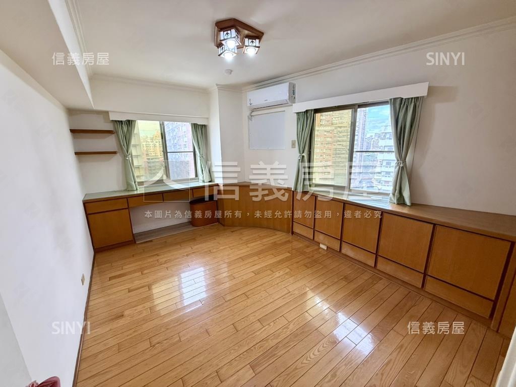 土城家樂福採光大三房車位房屋室內格局與周邊環境