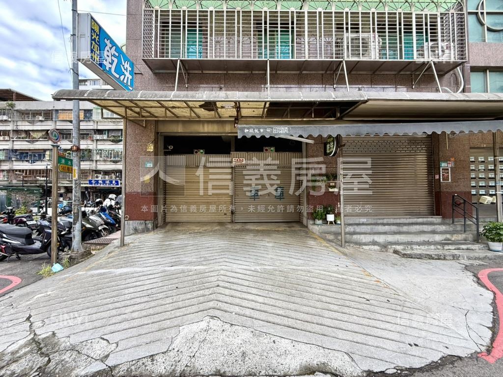 土城家樂福採光大三房車位房屋室內格局與周邊環境