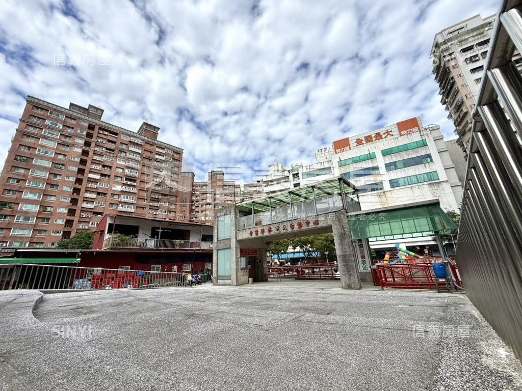 土城家樂福採光大三房車位房屋室內格局與周邊環境