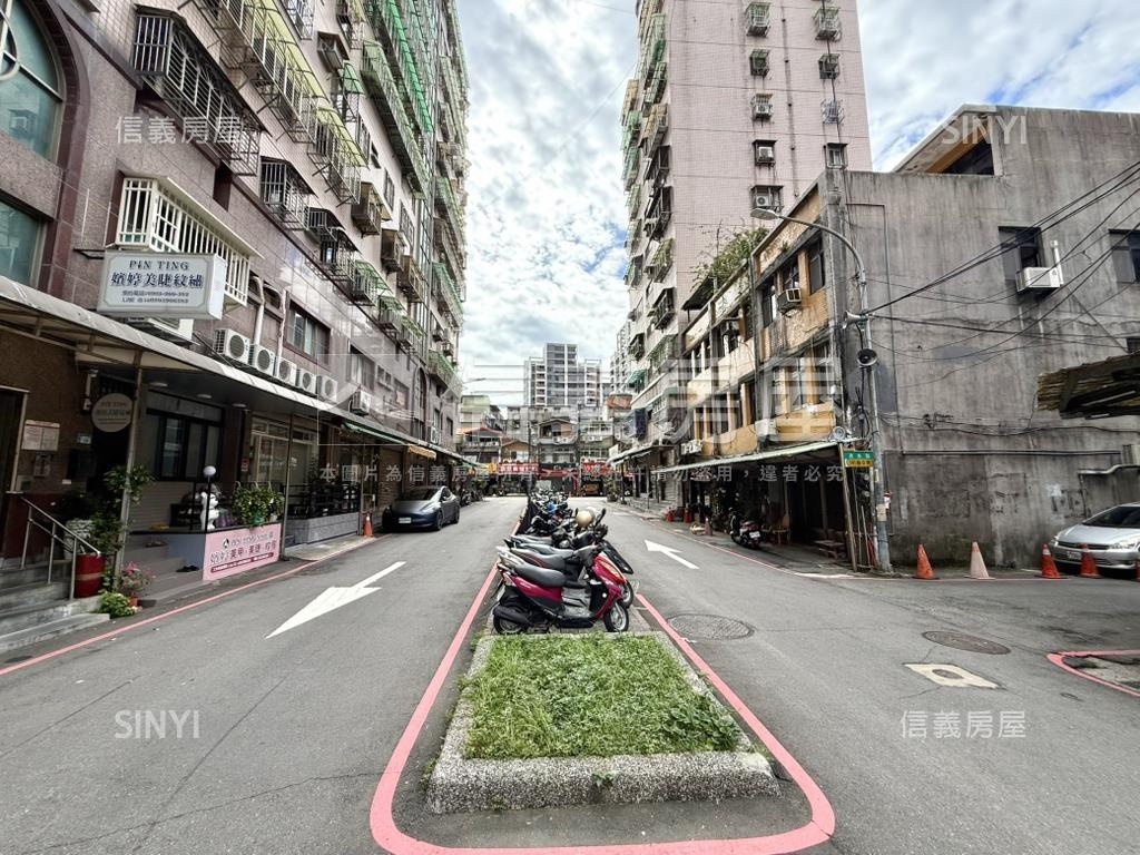 土城家樂福採光大三房車位房屋室內格局與周邊環境