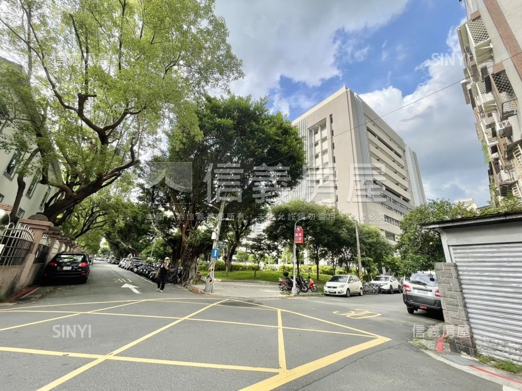 大展鴻圖稀有面寬大一樓房屋室內格局與周邊環境