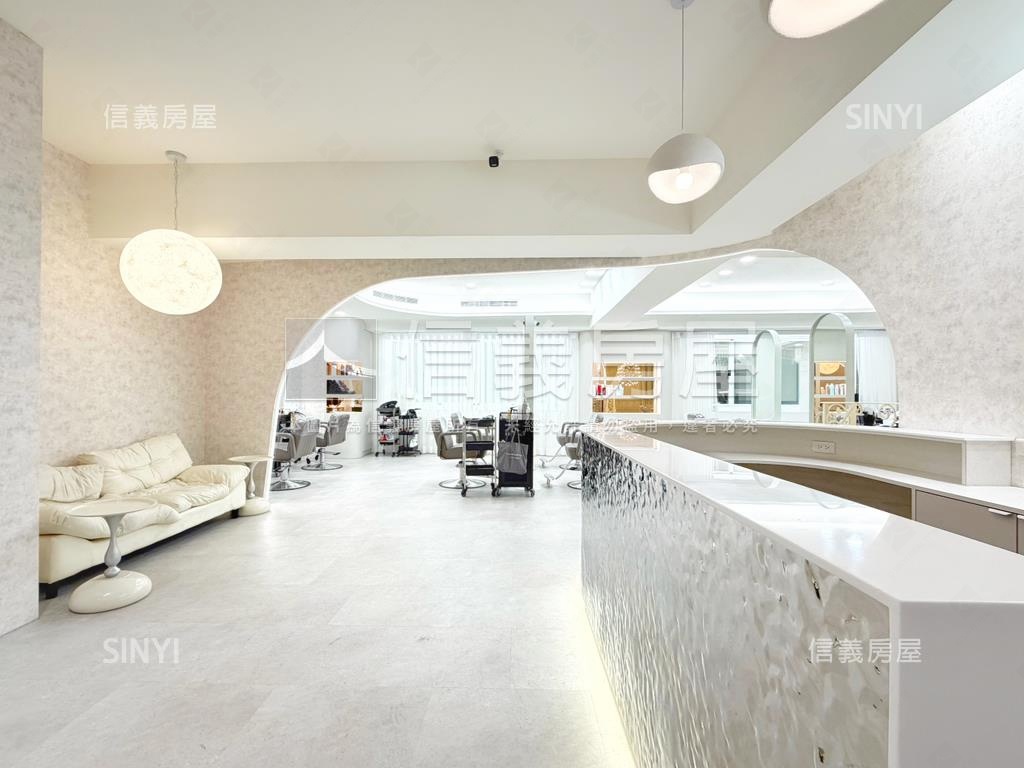 巨蛋．內有電梯．面寬店面房屋室內格局與周邊環境