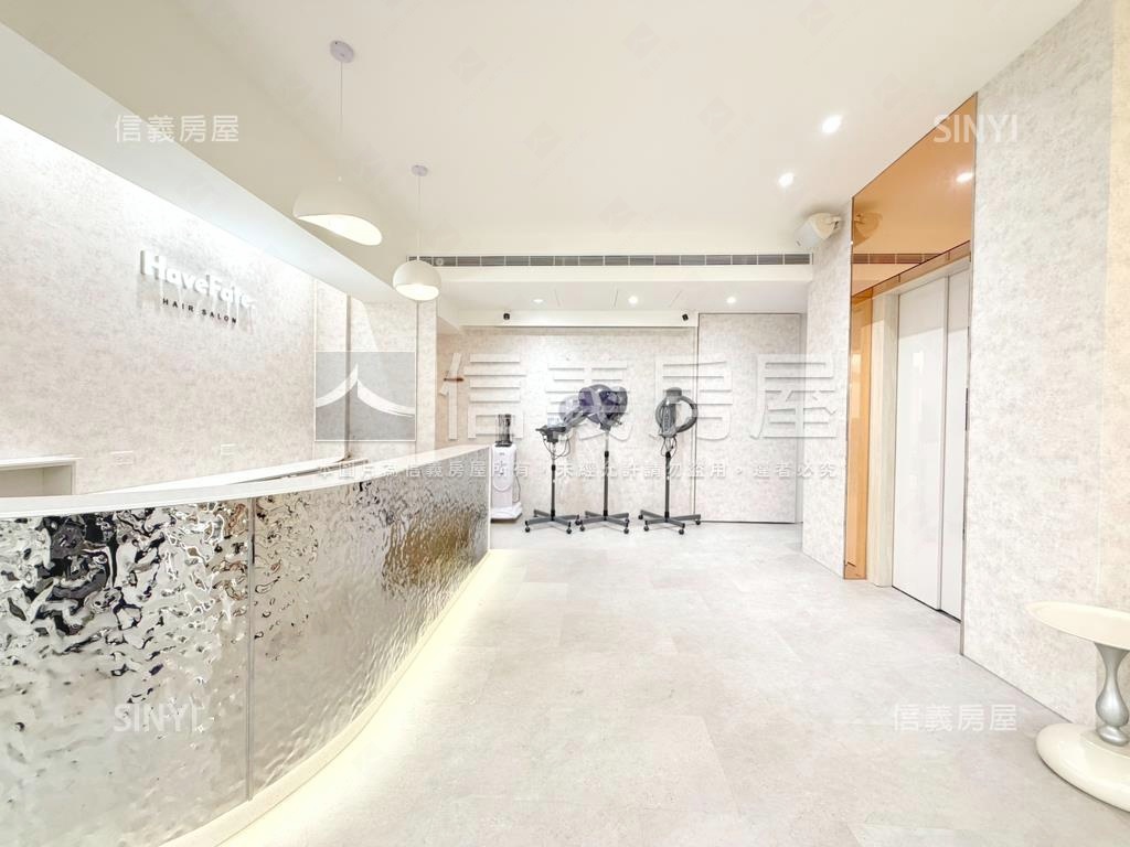 巨蛋．內有電梯．面寬店面房屋室內格局與周邊環境