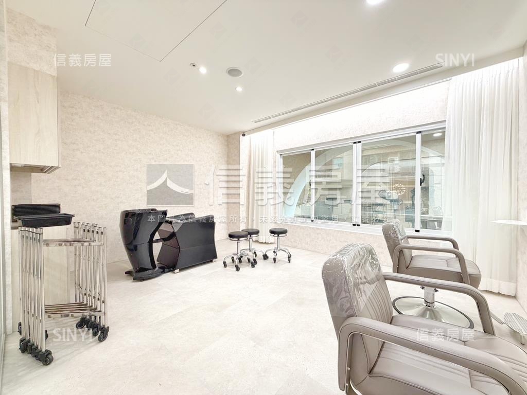 巨蛋．內有電梯．面寬店面房屋室內格局與周邊環境