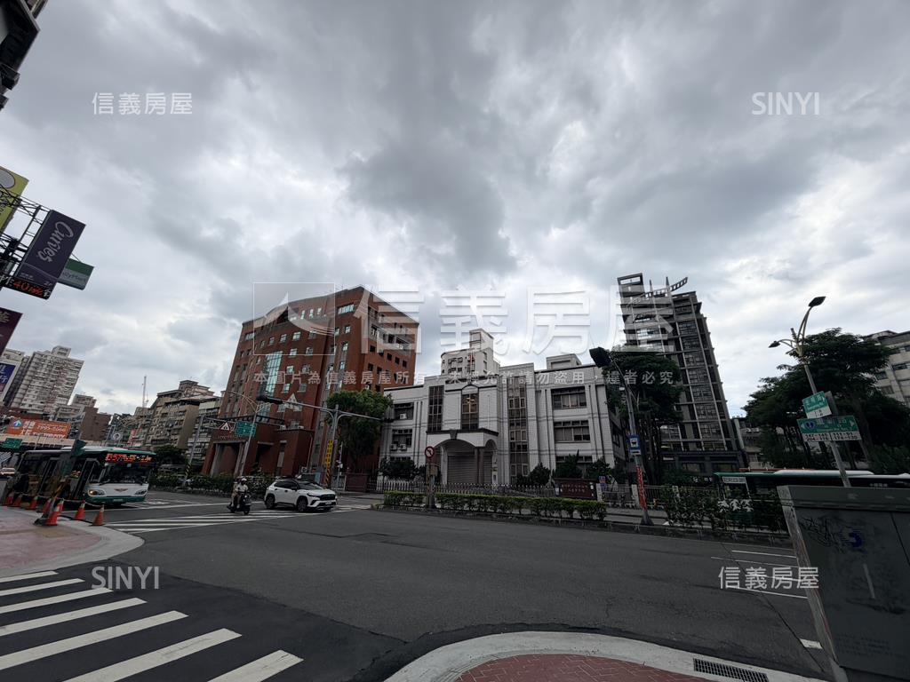 近捷運菜寮站三房美寓房屋室內格局與周邊環境