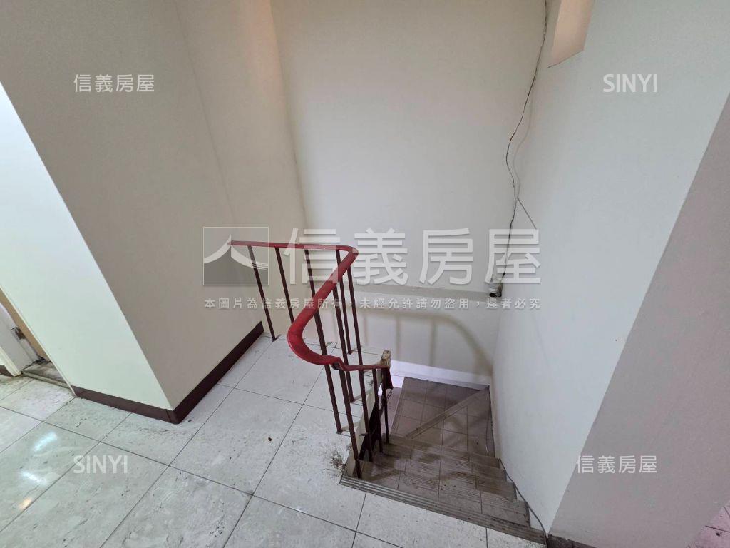 一中商圈＊邊間大面寬店面房屋室內格局與周邊環境