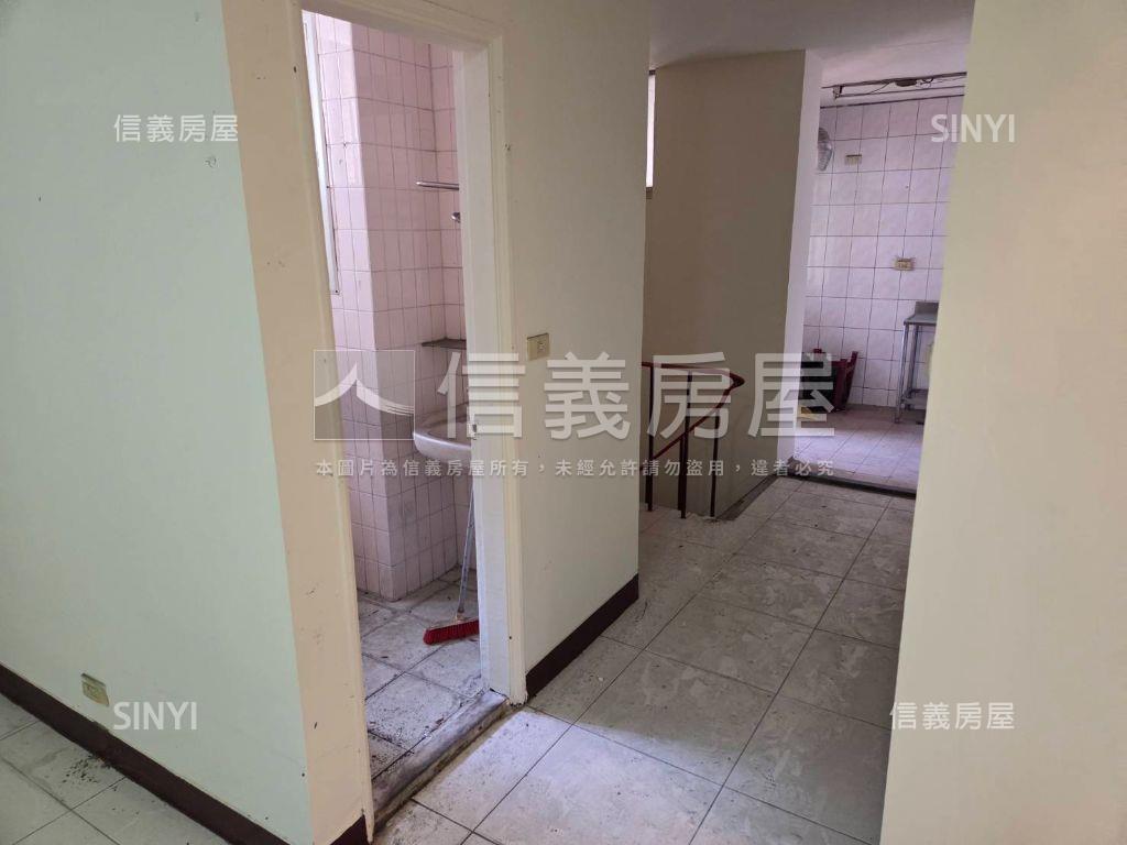 一中商圈＊邊間大面寬店面房屋室內格局與周邊環境