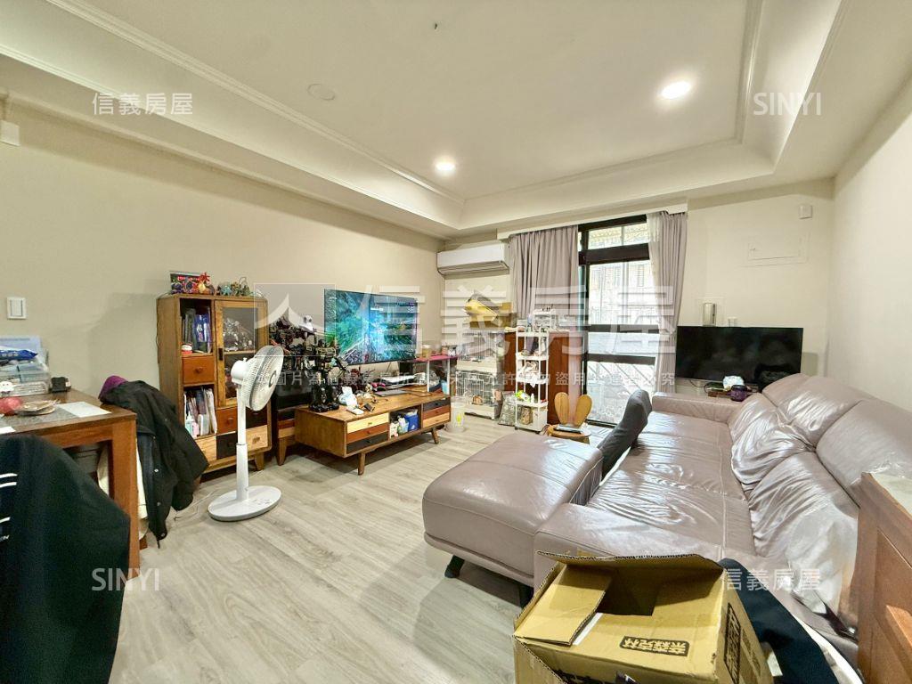 近車站城中城精品三房房屋室內格局與周邊環境