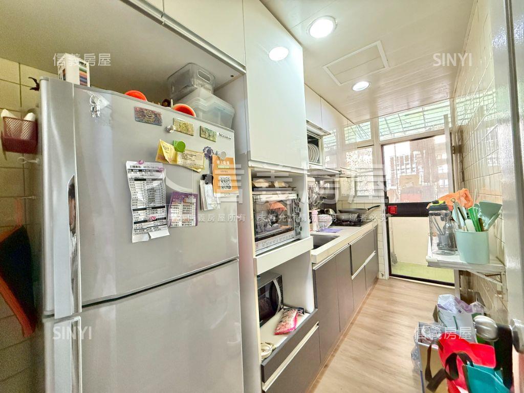 近車站城中城精品三房房屋室內格局與周邊環境