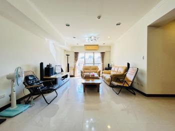 未來城邊間三房車位