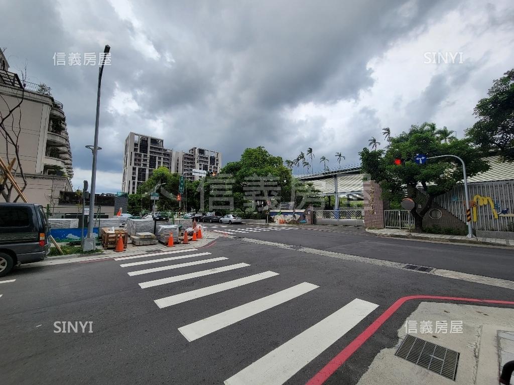 新業築森鄰４房平車露臺戶房屋室內格局與周邊環境