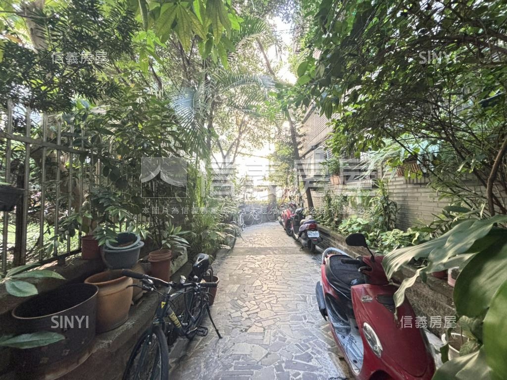 誠意出售捷運金華冠德三樓房屋室內格局與周邊環境