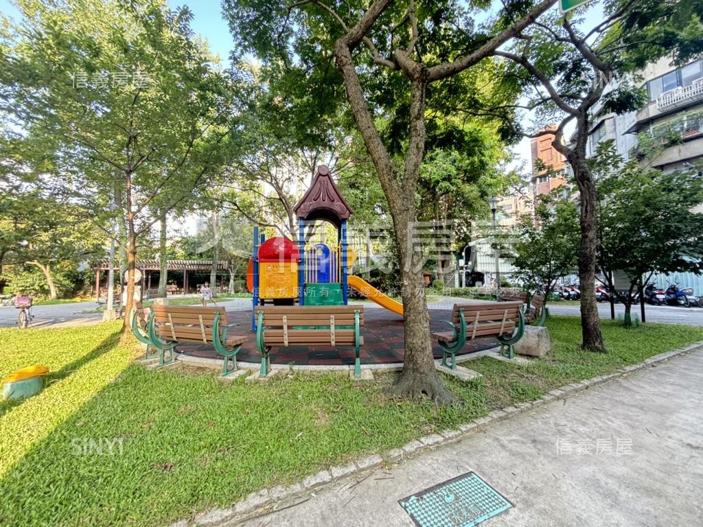 誠意出售捷運金華冠德三樓房屋室內格局與周邊環境