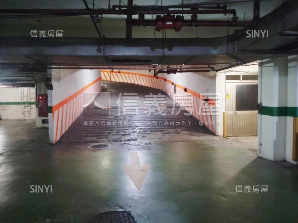 宏泰巨星獨立權狀坡道平面房屋室內格局與周邊環境