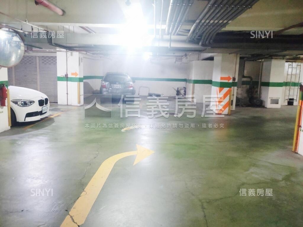 宏泰巨星獨立權狀坡道平面房屋室內格局與周邊環境