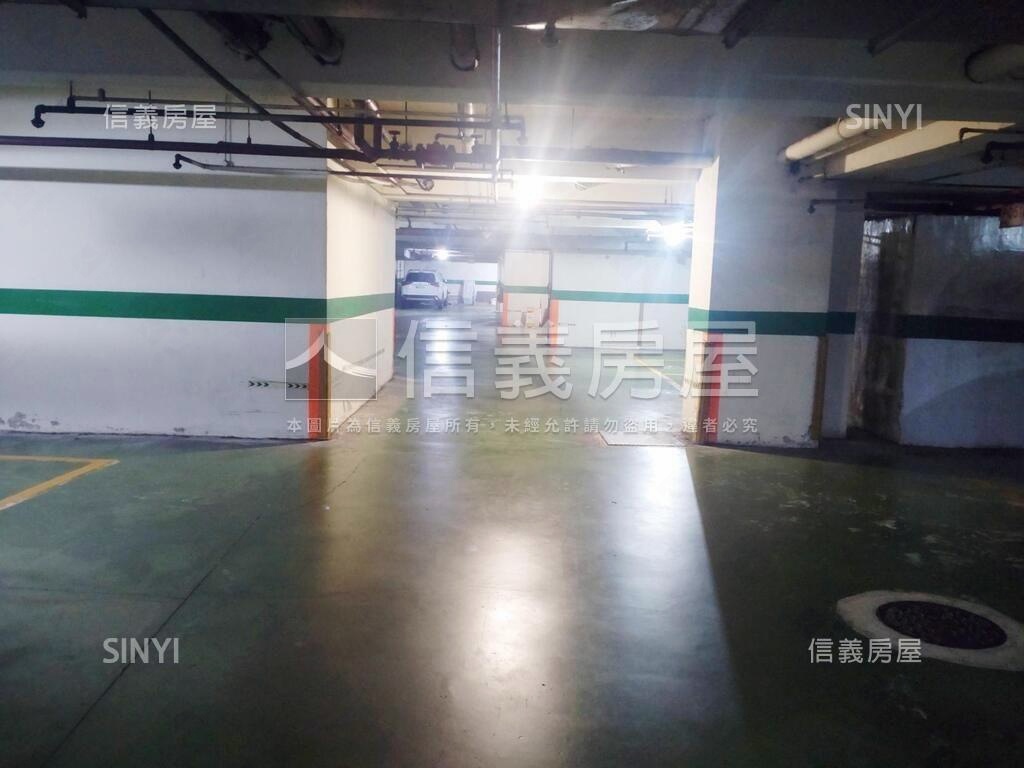 宏泰巨星獨立權狀坡道平面房屋室內格局與周邊環境