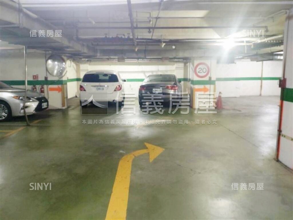 宏泰巨星獨立權狀坡道平面房屋室內格局與周邊環境