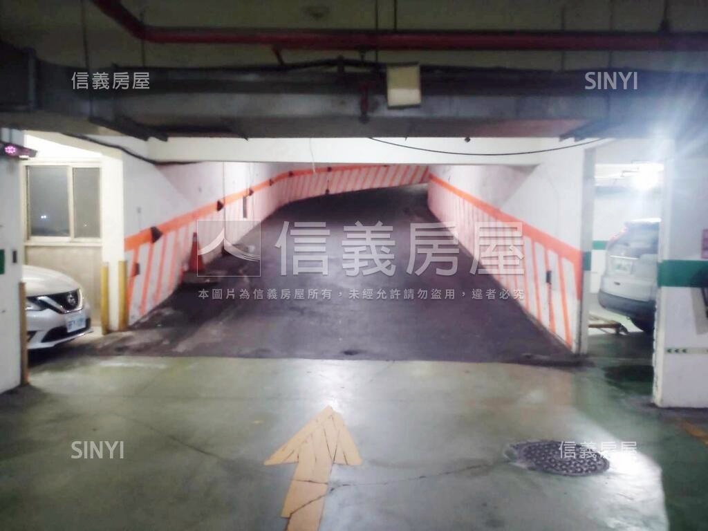 宏泰巨星獨立權狀坡道平面房屋室內格局與周邊環境