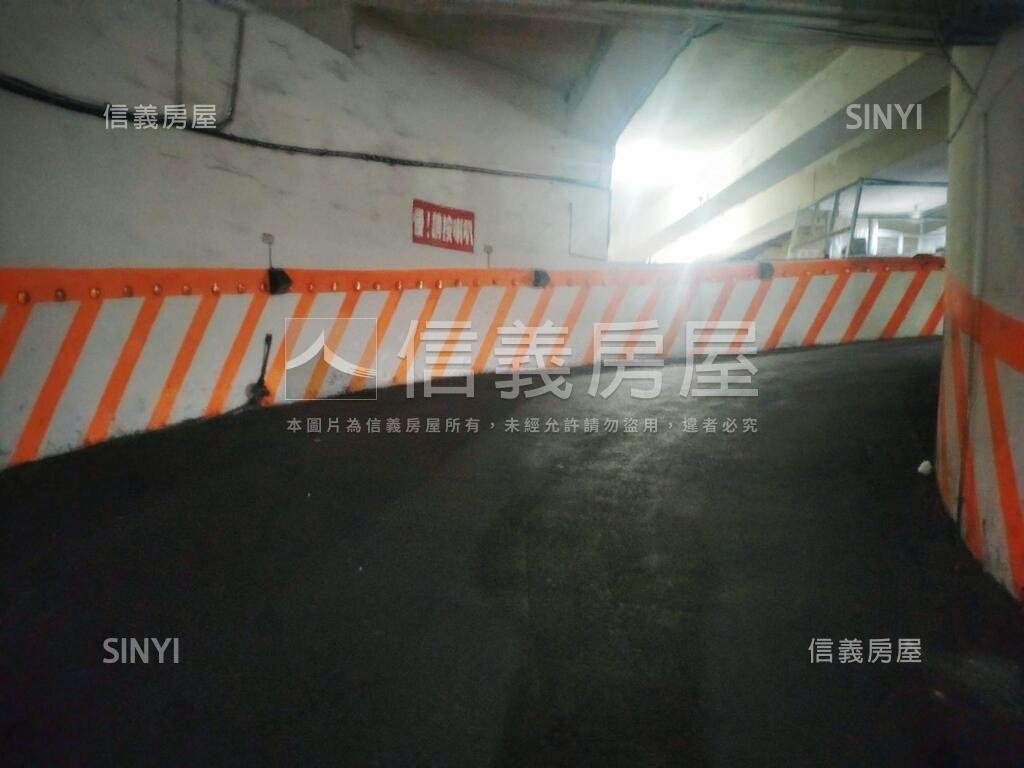 宏泰巨星獨立權狀坡道平面房屋室內格局與周邊環境