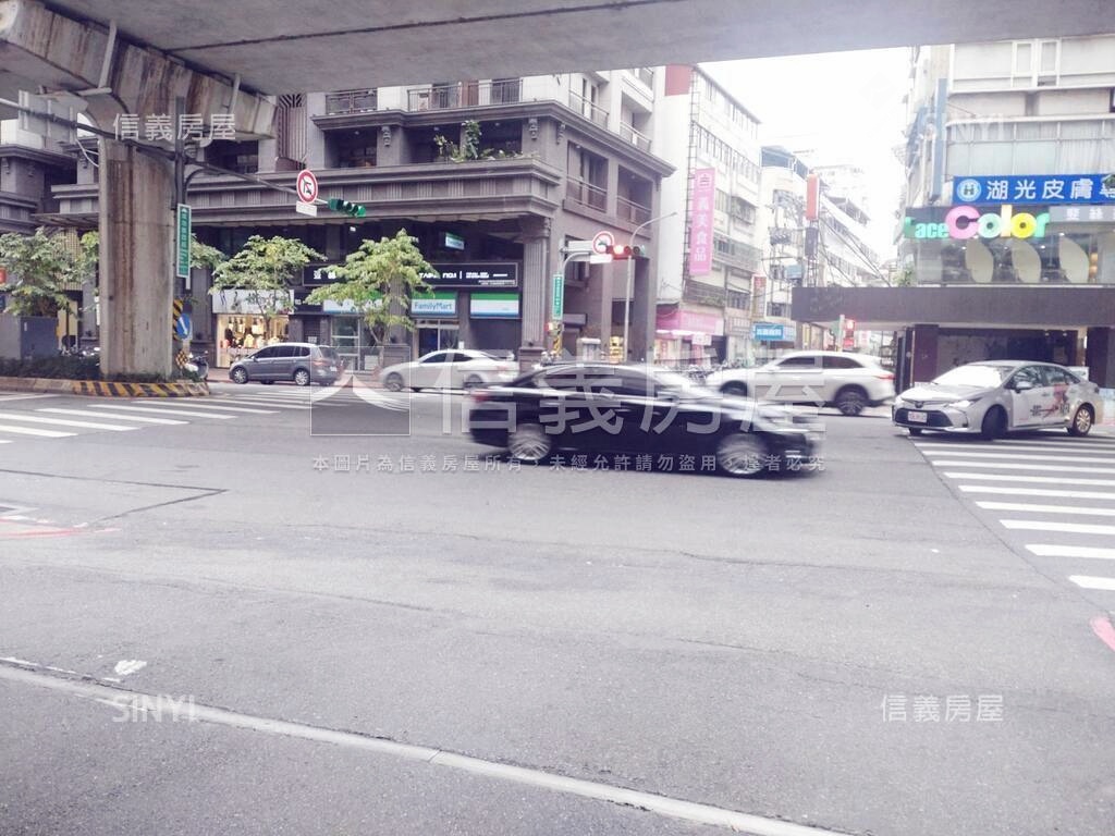 宏泰巨星獨立權狀坡道平面房屋室內格局與周邊環境