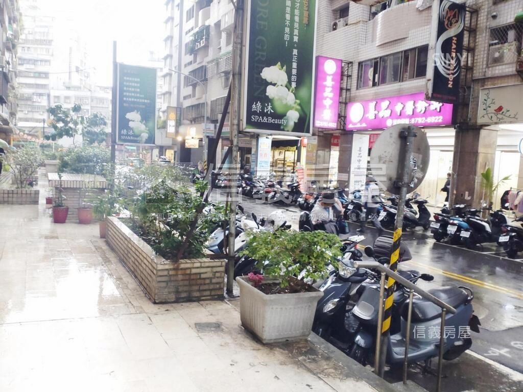 宏泰巨星獨立權狀坡道平面房屋室內格局與周邊環境