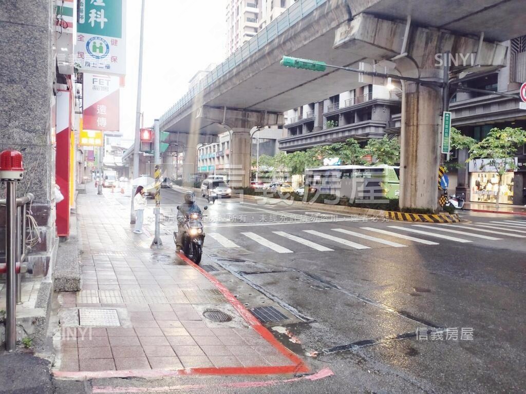 宏泰巨星獨立權狀坡道平面房屋室內格局與周邊環境