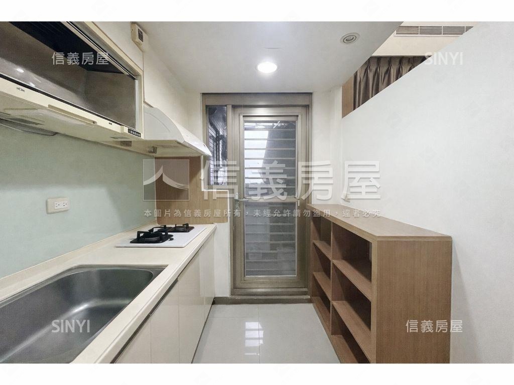 南加州Ｂ棟２２樓正面河景房屋室內格局與周邊環境