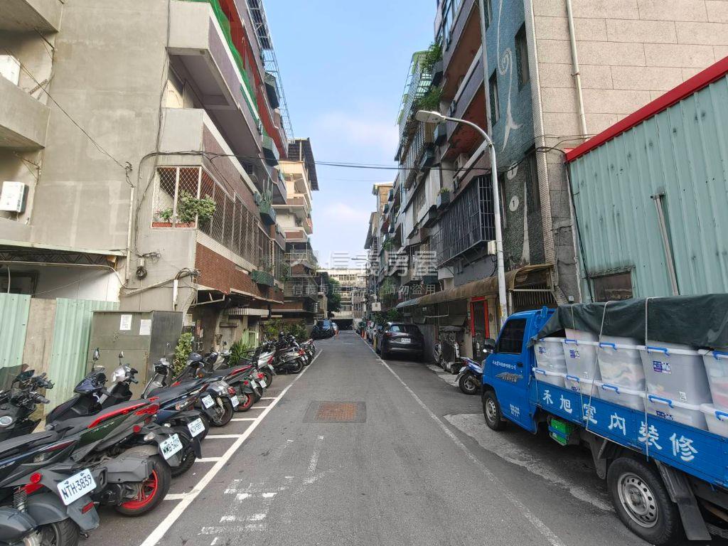未來捷運站旁整棟出售房屋室內格局與周邊環境