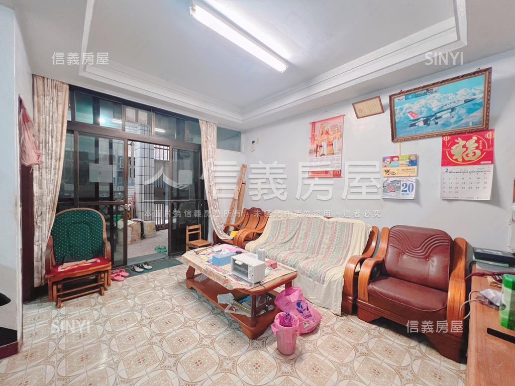 輕軌景文科大彩虹山莊透天房屋室內格局與周邊環境