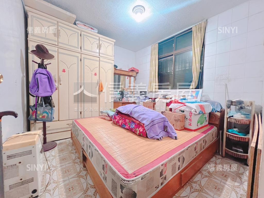 輕軌景文科大彩虹山莊透天房屋室內格局與周邊環境