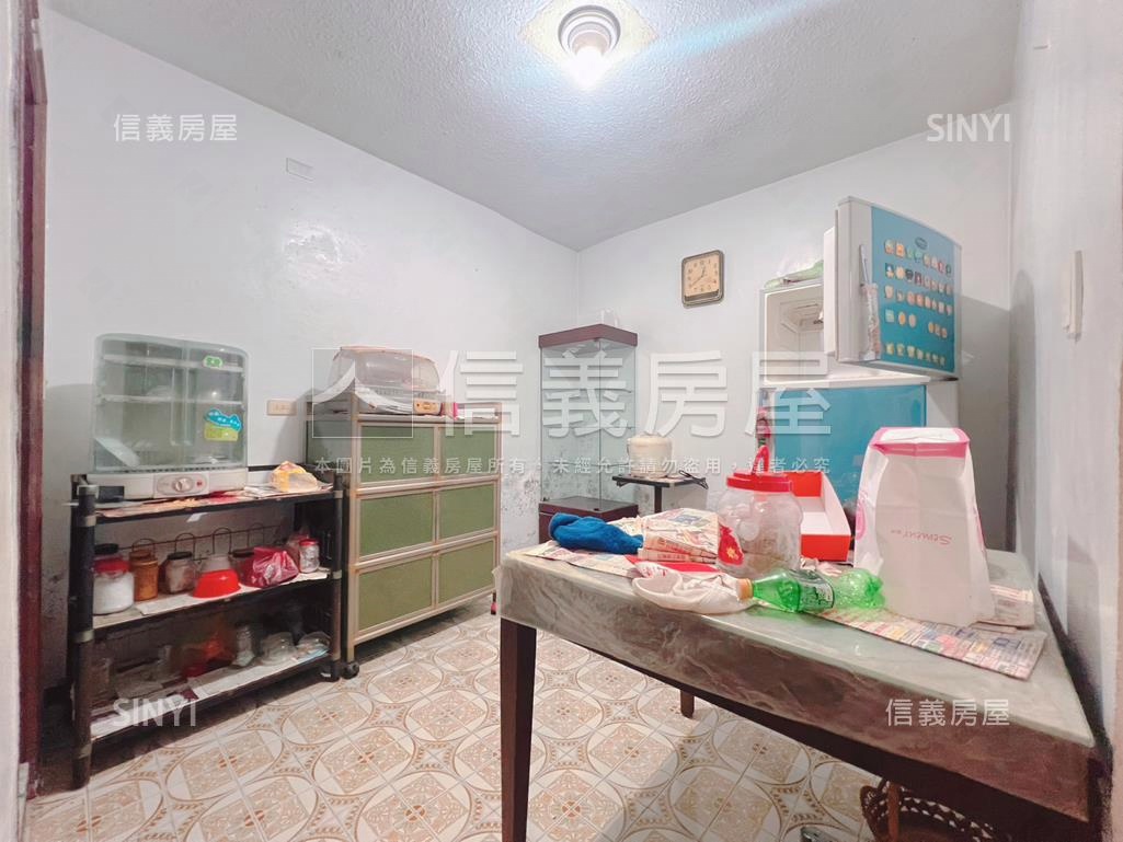 輕軌景文科大彩虹山莊透天房屋室內格局與周邊環境
