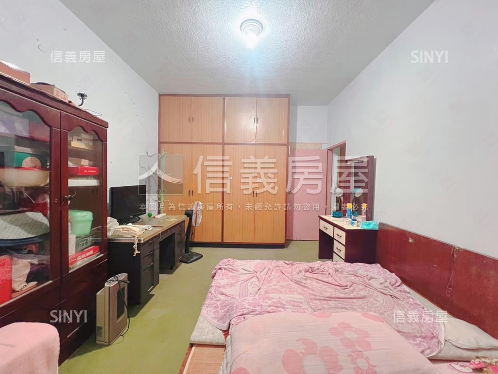 輕軌景文科大彩虹山莊透天房屋室內格局與周邊環境