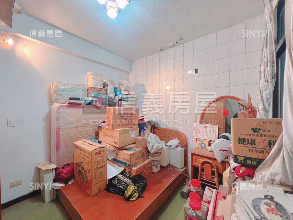輕軌景文科大彩虹山莊透天房屋室內格局與周邊環境