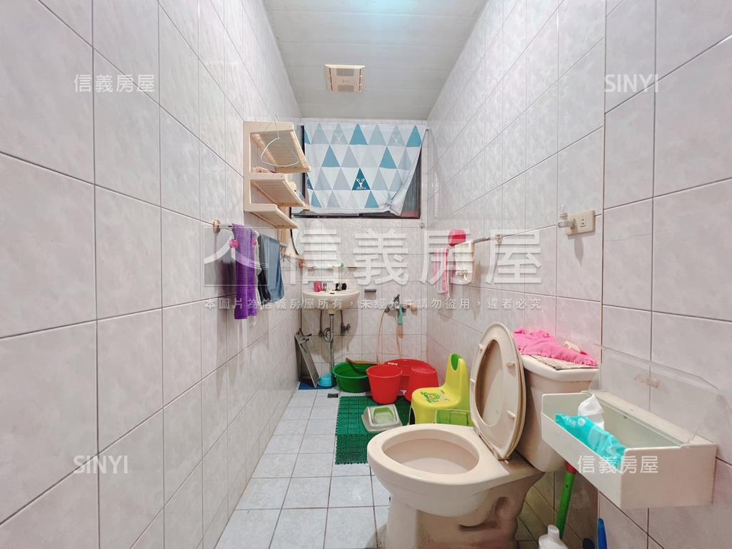 輕軌景文科大彩虹山莊透天房屋室內格局與周邊環境