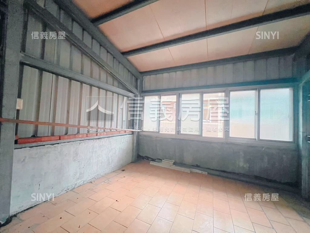 輕軌景文科大彩虹山莊透天房屋室內格局與周邊環境