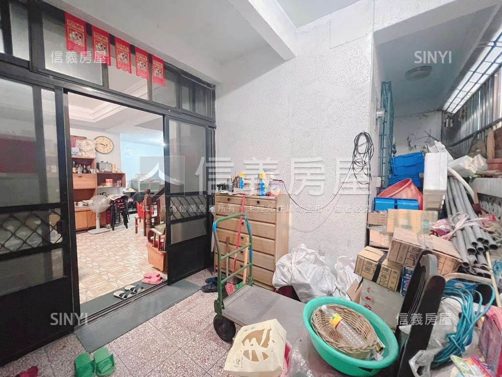 輕軌景文科大彩虹山莊透天房屋室內格局與周邊環境