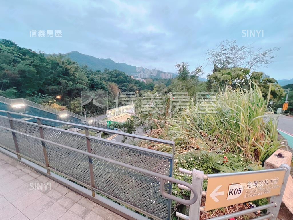 輕軌景文科大彩虹山莊透天房屋室內格局與周邊環境
