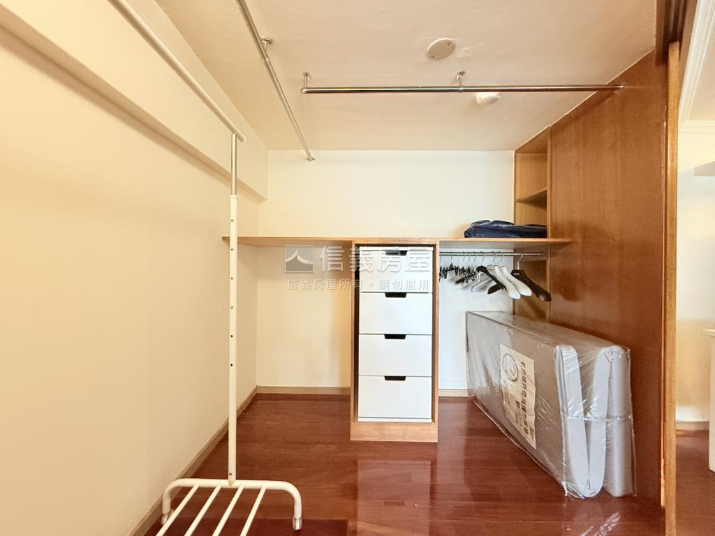佛朗明哥三面採光衛浴開窗房屋室內格局與周邊環境