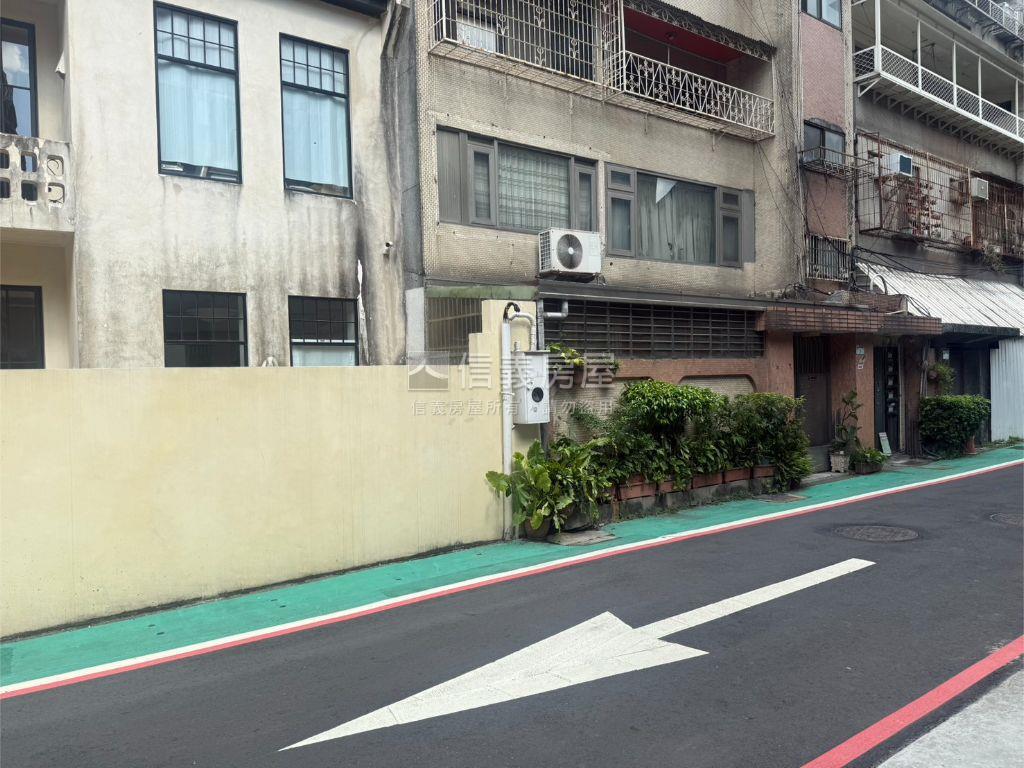 忠孝新生捷運庭院一樓房屋室內格局與周邊環境