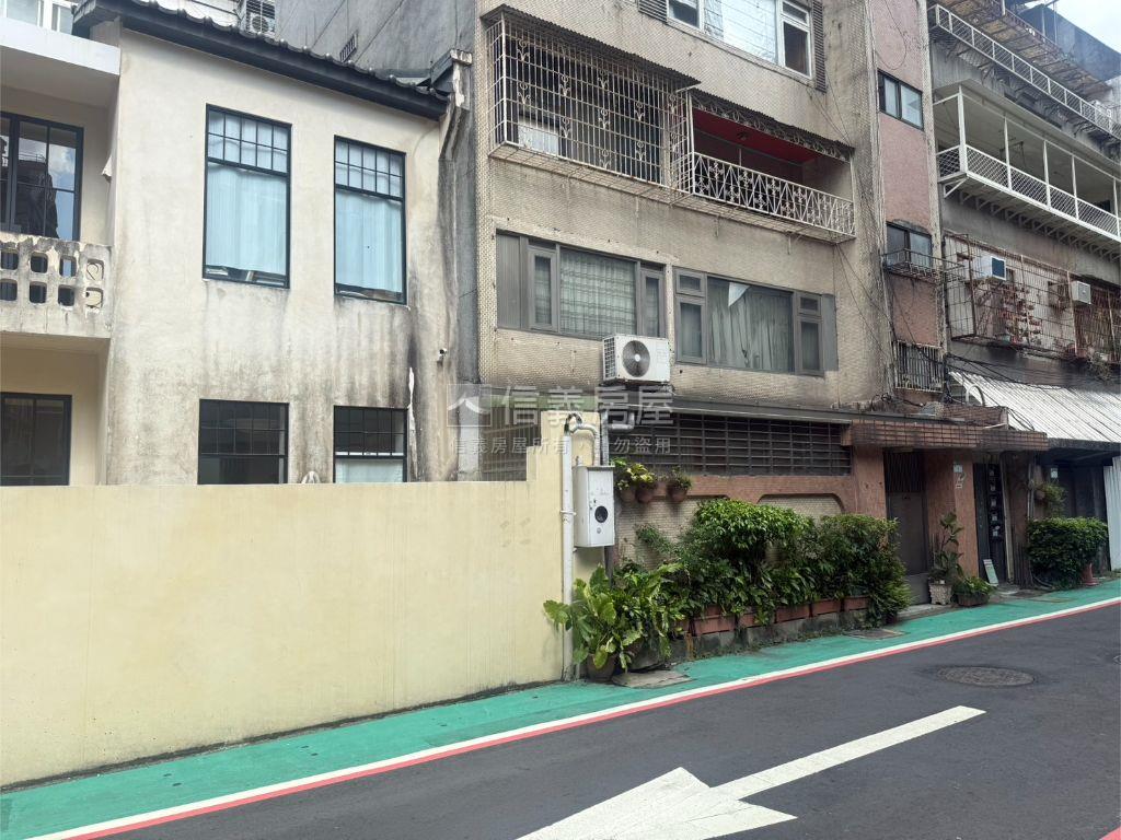 忠孝新生捷運庭院一樓房屋室內格局與周邊環境
