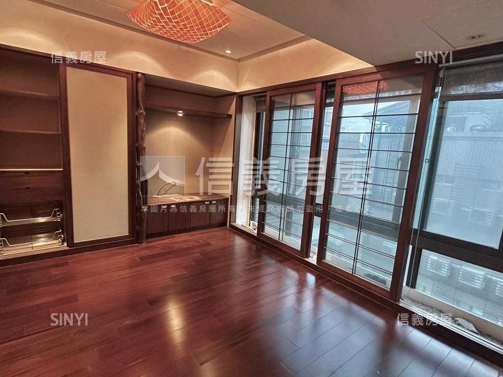 天品美屋美校樓中樓大戶房屋室內格局與周邊環境