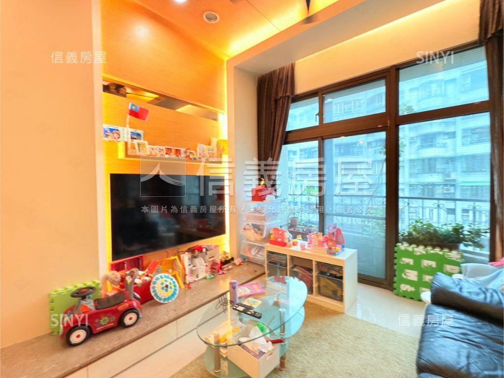 敦化學區電梯３房附車位房屋室內格局與周邊環境