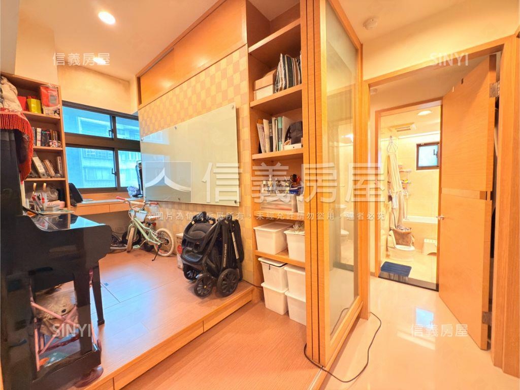 敦化學區電梯３房附車位房屋室內格局與周邊環境