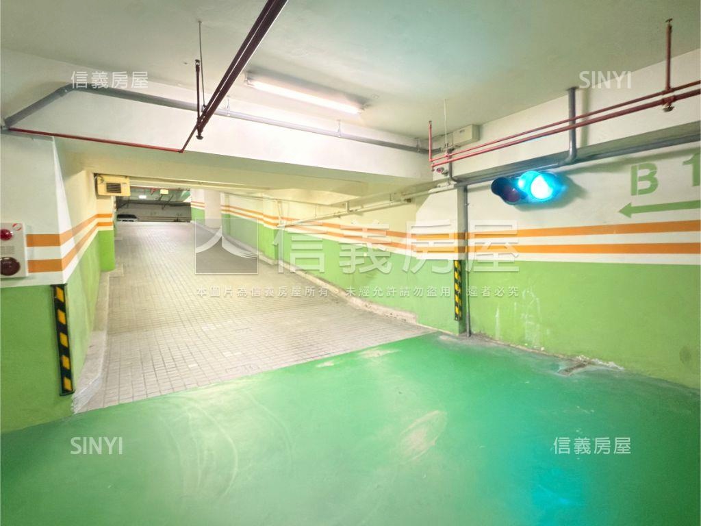 敦化學區電梯３房附車位房屋室內格局與周邊環境