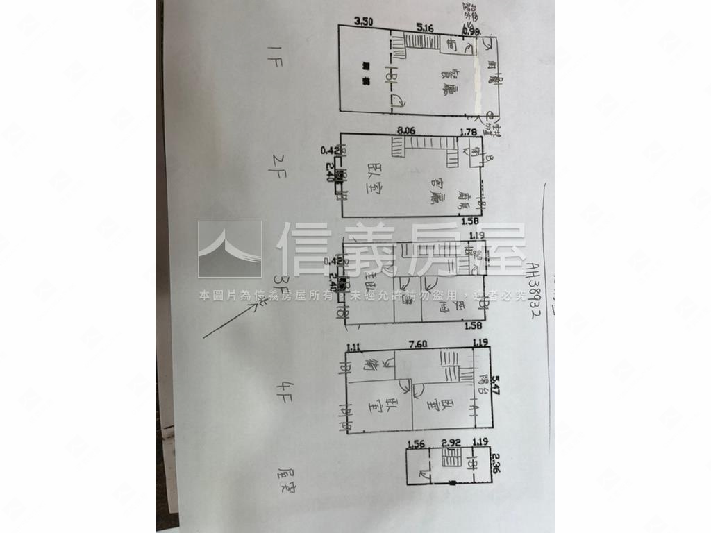 漢口國中雙車震後臨路透天房屋室內格局與周邊環境