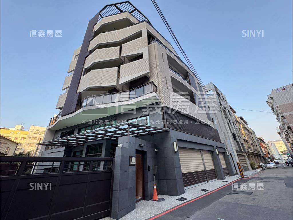 漢口國中雙車震後臨路透天房屋室內格局與周邊環境