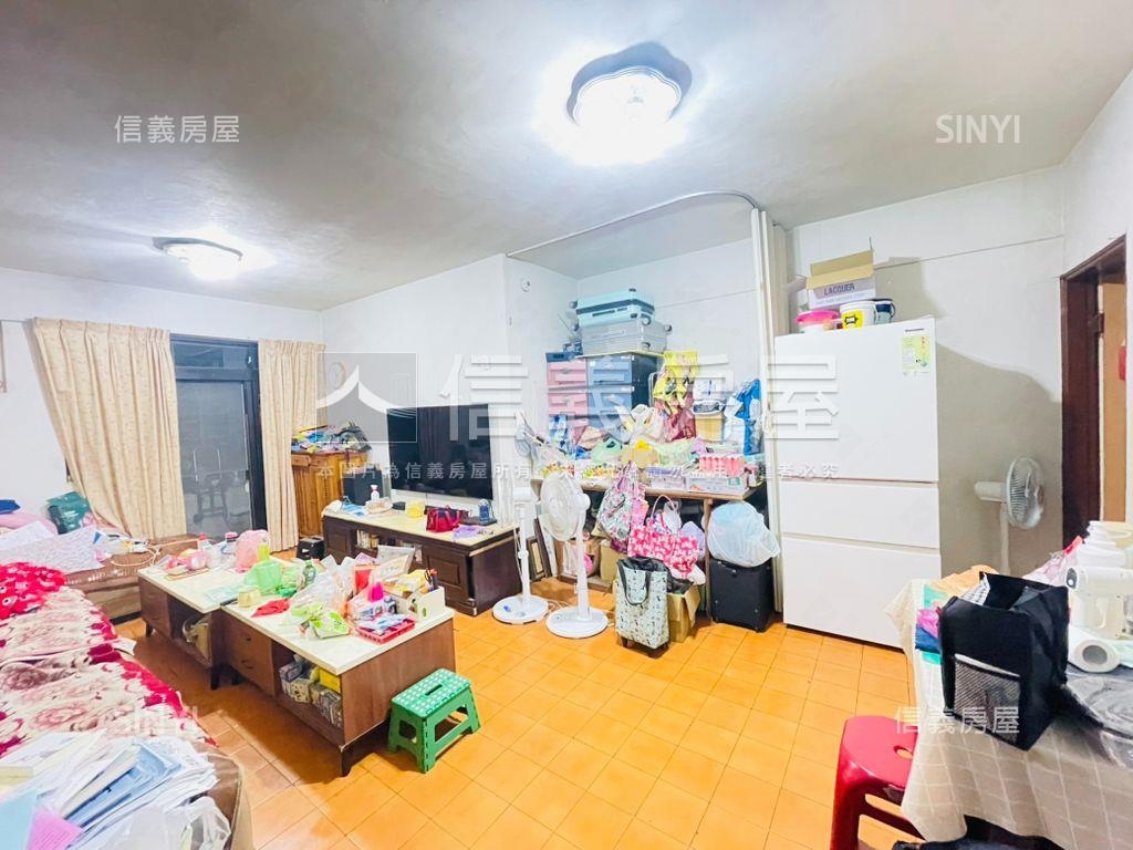 專任★邊間三樓雙衛皆開窗房屋室內格局與周邊環境