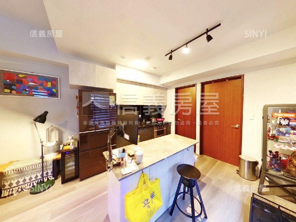 中正文華邊間平面車位房屋室內格局與周邊環境